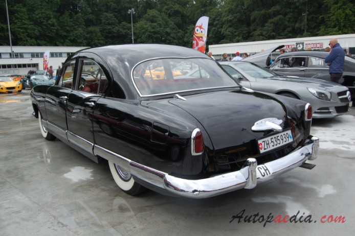 Kaiser DeLuxe 1949-1953 (1951 Anatomic sedan 4d),  left rear view
