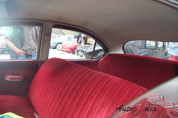 Kaiser DeLuxe 1949-1953 (1951 Anatomic sedan 4d), interior