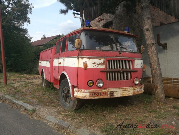 Skoda LIAZ 706 RT 1958-1985 (CAS 25 RTHP wóz strażacki), prawy przód