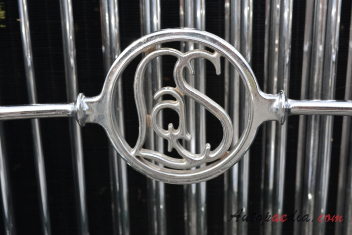 LaSalle 303 1927-1928 (1928 LaSalle Roadster 2d), front emblem  