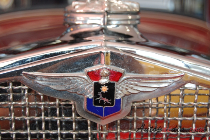 LaSalle 345 1931-1933 (1931 345A Town Sedan 4d), front emblem  