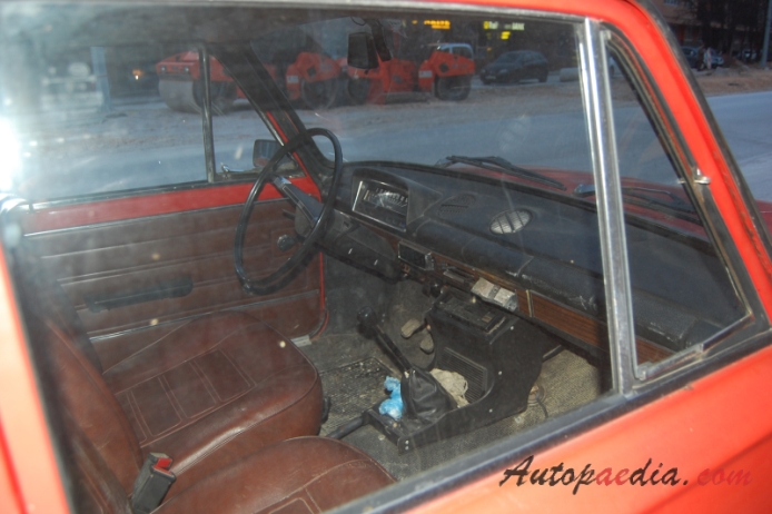 Lada 2101 1970-1988 (1974-1988 Lada L sedan 4d), wnętrze
