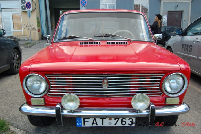 Lada 2102 1971-1985 (kombi 5d), front view
