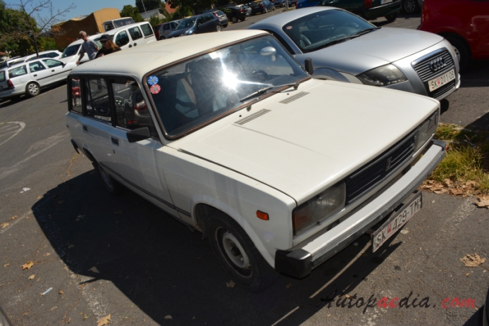 Lada 2104 1984-2012 (VAZ-21043 1500 kombi 5d), right front view