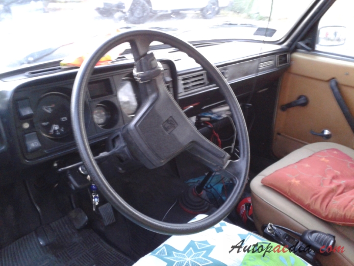 Lada 2105 1980-2010 (VAZ-21051 1200 sedan 4d), wnętrze