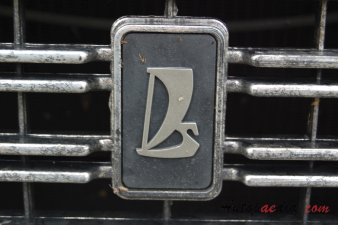 Lada 2107 1982-2012 (VAZ-21072 1300 sedan 4d), front emblem  
