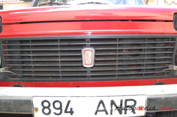 Lada Niva 1977-present (1977-1995 Niva 1600 SUV 3d), front emblem  
