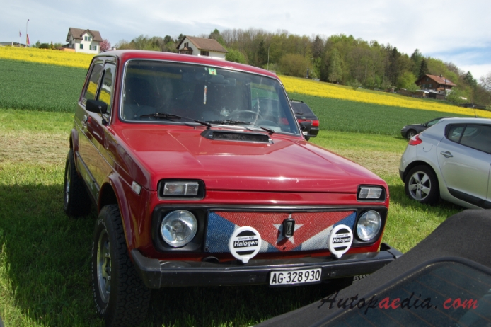 Lada Niva 1977-present (1995-present Taiga 4x4 SUV 3d), przód