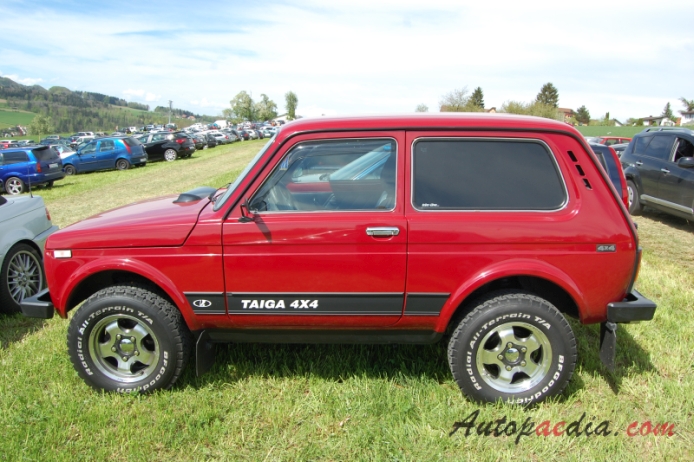 Lada Niva 1977-present (1995-present Taiga 4x4 SUV 3d), lewy bok