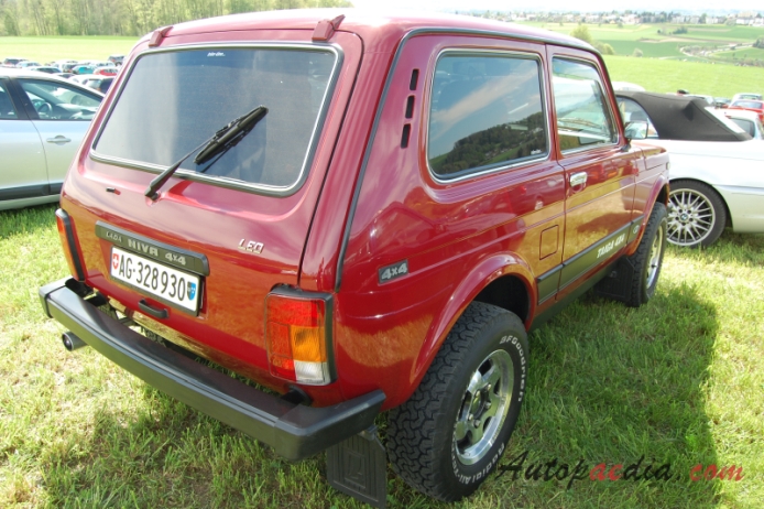 Lada Niva 1977-present (1995-present Taiga 4x4 SUV 3d), prawy tył