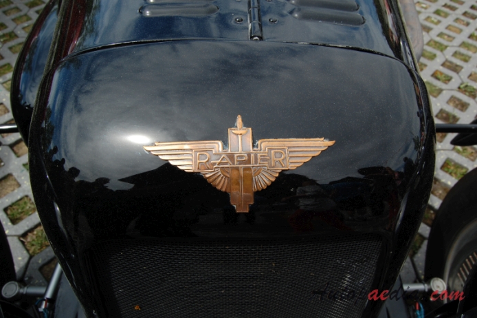 Lagonda Rapier 1934-1935 (1934), front emblem  