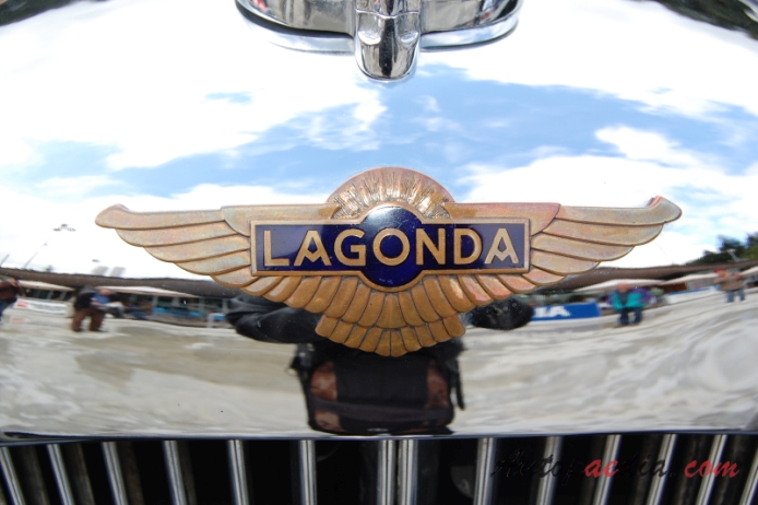 Lagonda V12 1938-1940 (saloon 4d), front emblem  
