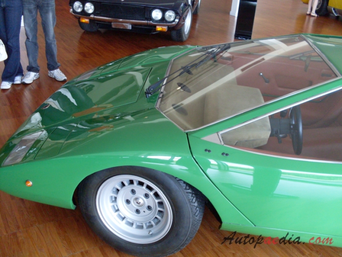 Lamborghini Countach 1973-1990 (1973-1978 LP 400), lewy bok