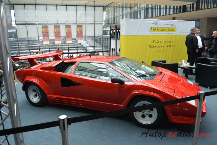 Lamborghini Countach 1973-1990 (1988 LP 5000 S Quattrovalvole), right side view