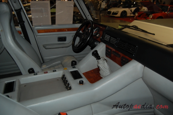 Lamborghini LM002 1986-1993 (1988 SUV), interior