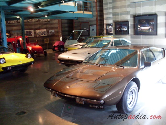 Lamborghini Urraco 1972-1979 (1972 P250), left front view