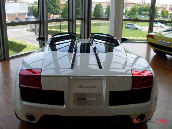 Lamborghini prototype 2005 (Lamborghini Concept S Gallardo Split Window roadster 2d), rear view