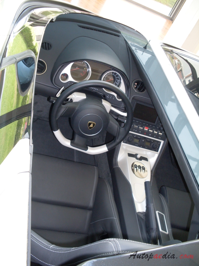 Lamborghini prototype 2005 (Lamborghini Concept S Gallardo Split Window roadster 2d), interior