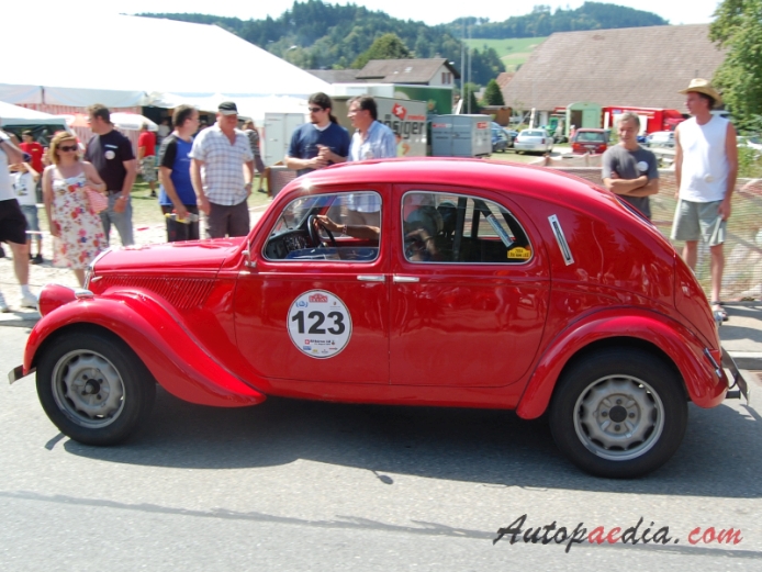 Lancia Aprilia 1937-1949 (1939 Berlina 4d), lewy bok