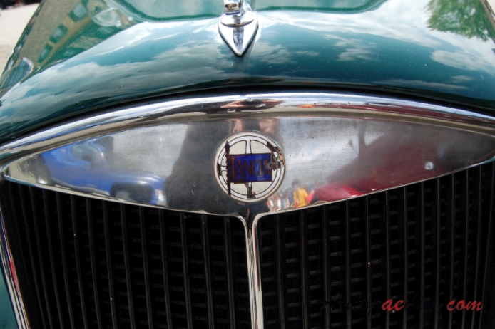 Lancia Ardea 1939-1953 (1950 4th series berlina 4d), front emblem  
