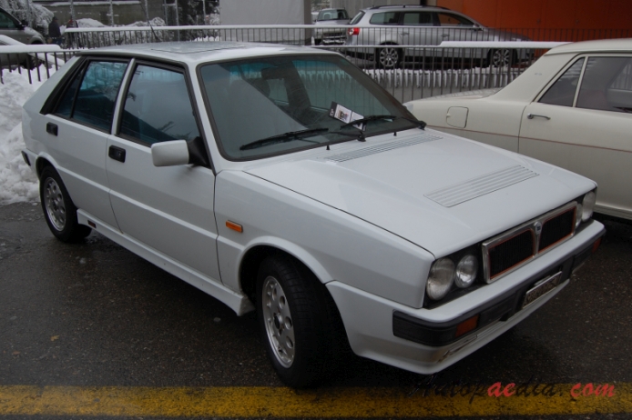 Lancia Delta 1st generation 1979-1994 (1989-1991 HF Integrale 16v), right front view