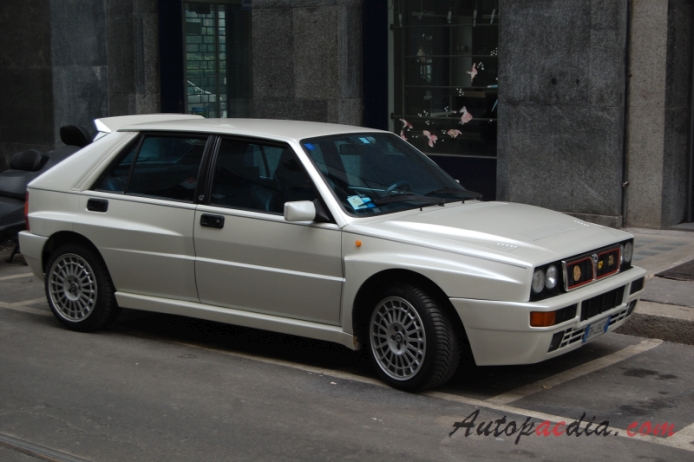 Lancia Delta 1st generation 1979-1994 (1991-1994 HF Integrale 16v), right front view