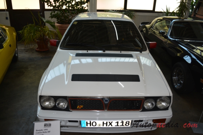 Lancia Delta 1. generacja 1979-1994 (1991 Lancia Delta HF Integrale), przód