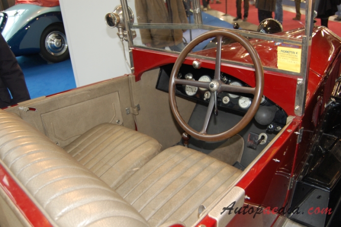 Lancia Lambda 1922-1931 (1927 7. series torpedo 4d), wnętrze