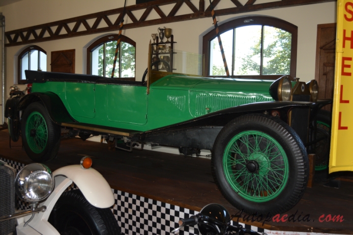 Lancia Lambda 1922-1931 (1927 tourer 4d), prawy przód