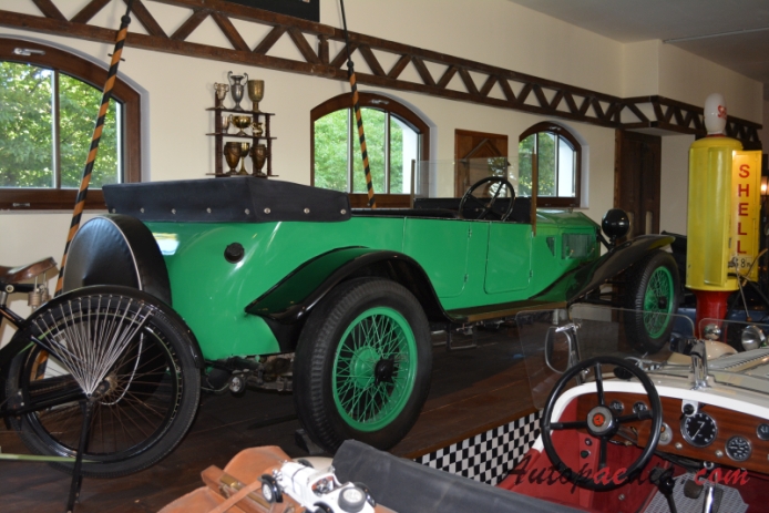 Lancia Lambda 1922-1931 (1927 tourer 4d), prawy tył