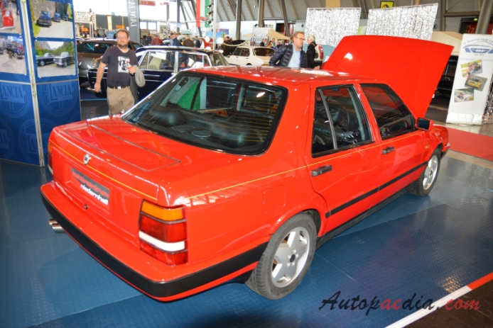 Lancia Thema 1984-1994 (1990 Lancia Thema 8.32 Limited Edition Series II sedan 4d), prawy tył