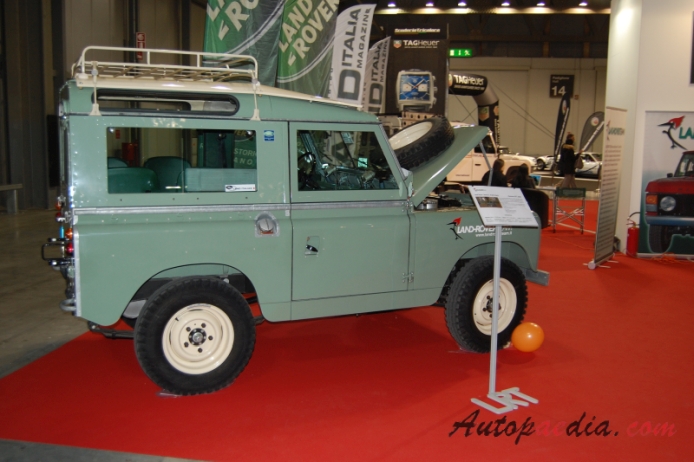 Land Rover Series 2, 2a 1958-1971 (1965 2A SW off-road 3d), prawy bok