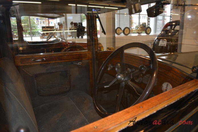 Laurin-Klement 110 (Skoda 110) 1925-1929 (1929 Faux-Cabrio saloon 4d), wnętrze
