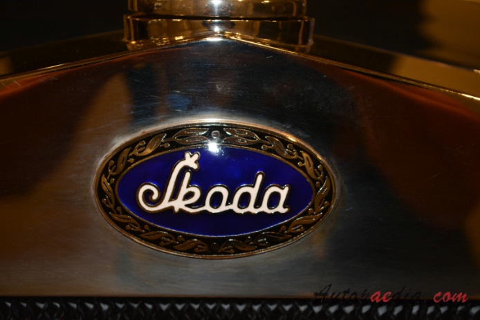 Laurin-Klement 110 (Skoda 110) 1925-1929 (1929 roadster 4d), front emblem  