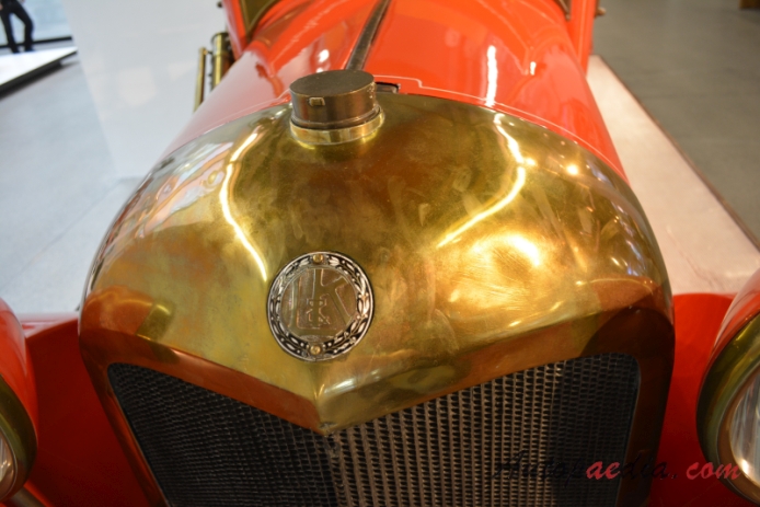 Laurin-Klement Type MF 1917-1923 (1919 fire engine), front emblem  