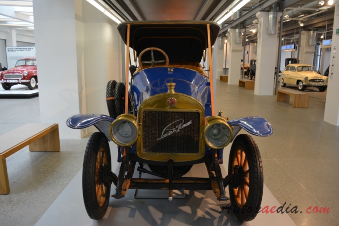 Laurin-Klement Type S 1911-1924 (1911 touring car), front view