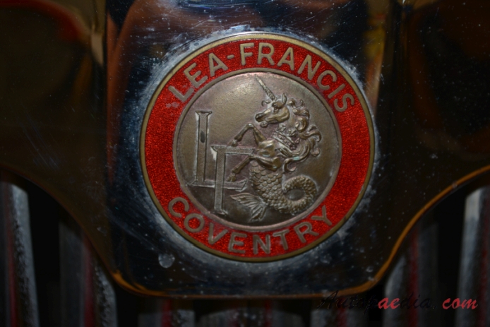 Lea-Francis 14 1946-1954 (1951 Lea-Francis 14 HP Estate 5d), front emblem  