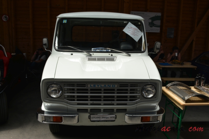 Leyland Sherpa 1. generacja 1974-1982 (1976 Sherpa Deluxe nadwozie skrzyniowe), przód
