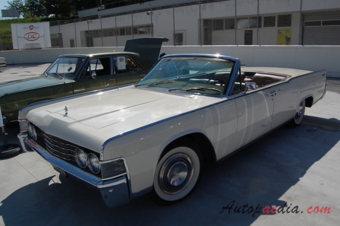 Lincoln Continental 4th generation 1961-1969 (1965 convertible 4d), left front view