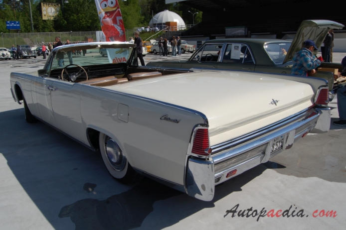 Lincoln Continental 4. generacja 1961-1969 (1965 convertible 4d), lewy tył