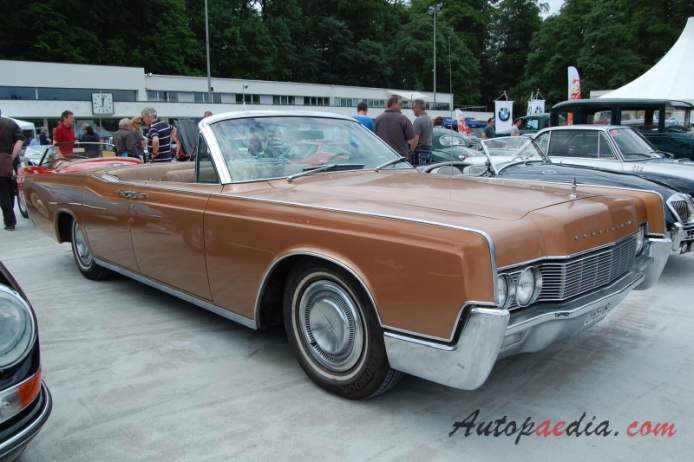 Lincoln Continental 4th generation 1961-1969 (1967 convertible 4d), right front view