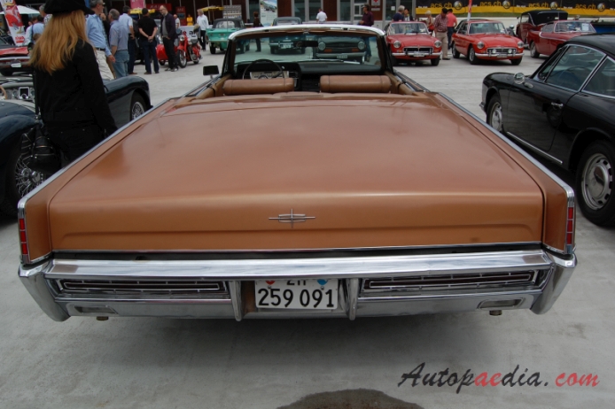 Lincoln Continental 4. generacja 1961-1969 (1967 convertible 4d), tył