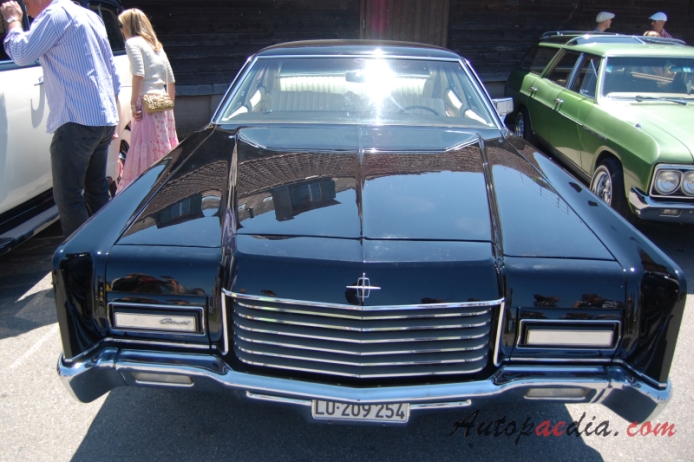 Lincoln Continental 5. generacja 1970-1979 (1971 sedan 4d), przód