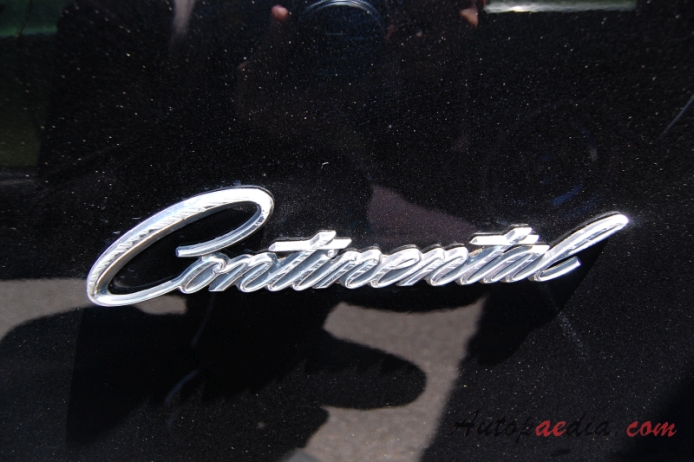 Lincoln Continental 5th generation 1970-1979 (1971 sedan 4d), side emblem 