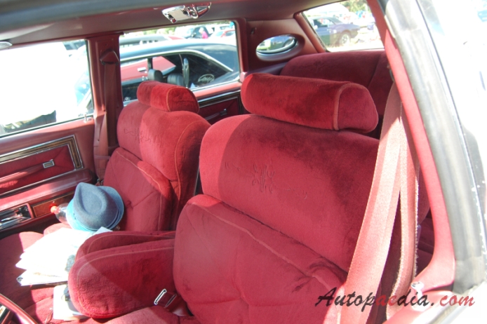 Lincoln Continental 5. generacja 1970-1979 (1979 Town Car sedan 4d), wnętrze