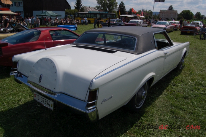 Lincoln Mark Series 4th generation 1968-1971 (1968 Continental Mark III Coupé 2d), right rear view