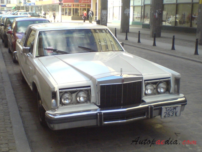 Lincoln Mark Series 7th generation 1980-1983 (Continental Mark VI Coupé 2d), right front view