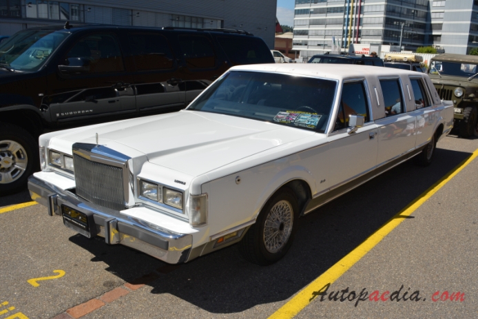 Lincoln Town Car 1st generation 1981-1989 (1988 Ambruster/Stageway Embassy stretch limousine 4d), left front view