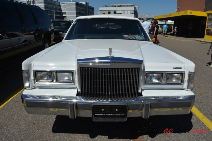 Lincoln Town Car 1st generation 1981-1989 (1988 Ambruster/Stageway Embassy stretch limousine 4d), front view
