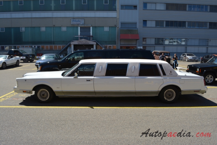 Lincoln Town Car 1st generation 1981-1989 (1988 Ambruster/Stageway Embassy stretch limousine 4d), left side view